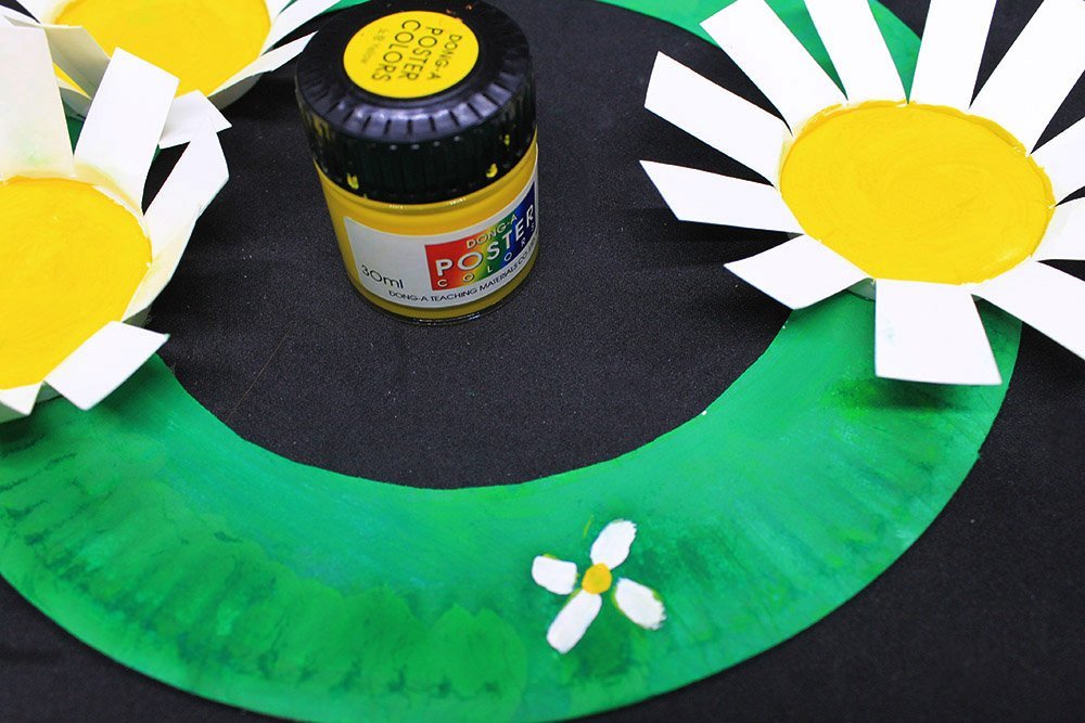 How to Make a Paper Plate Flower Wreath - Step 16