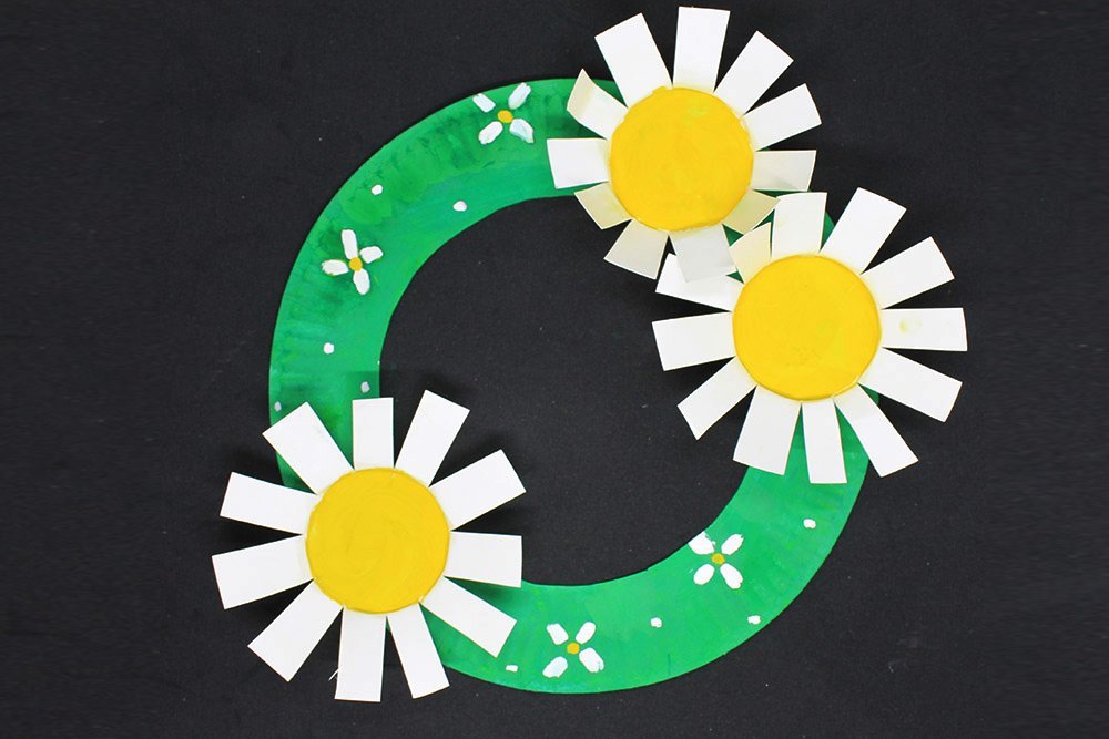 How to Make a Paper Plate Flower Wreath - Step 17