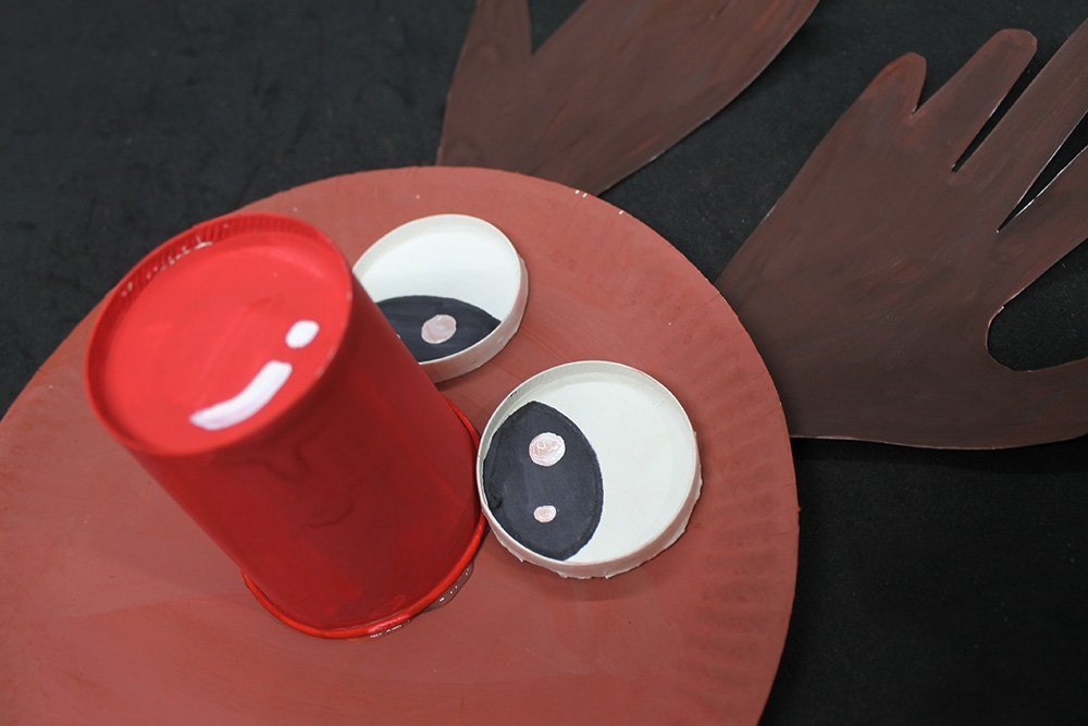 How to Make a Paper Plate Rudolph - Step 28