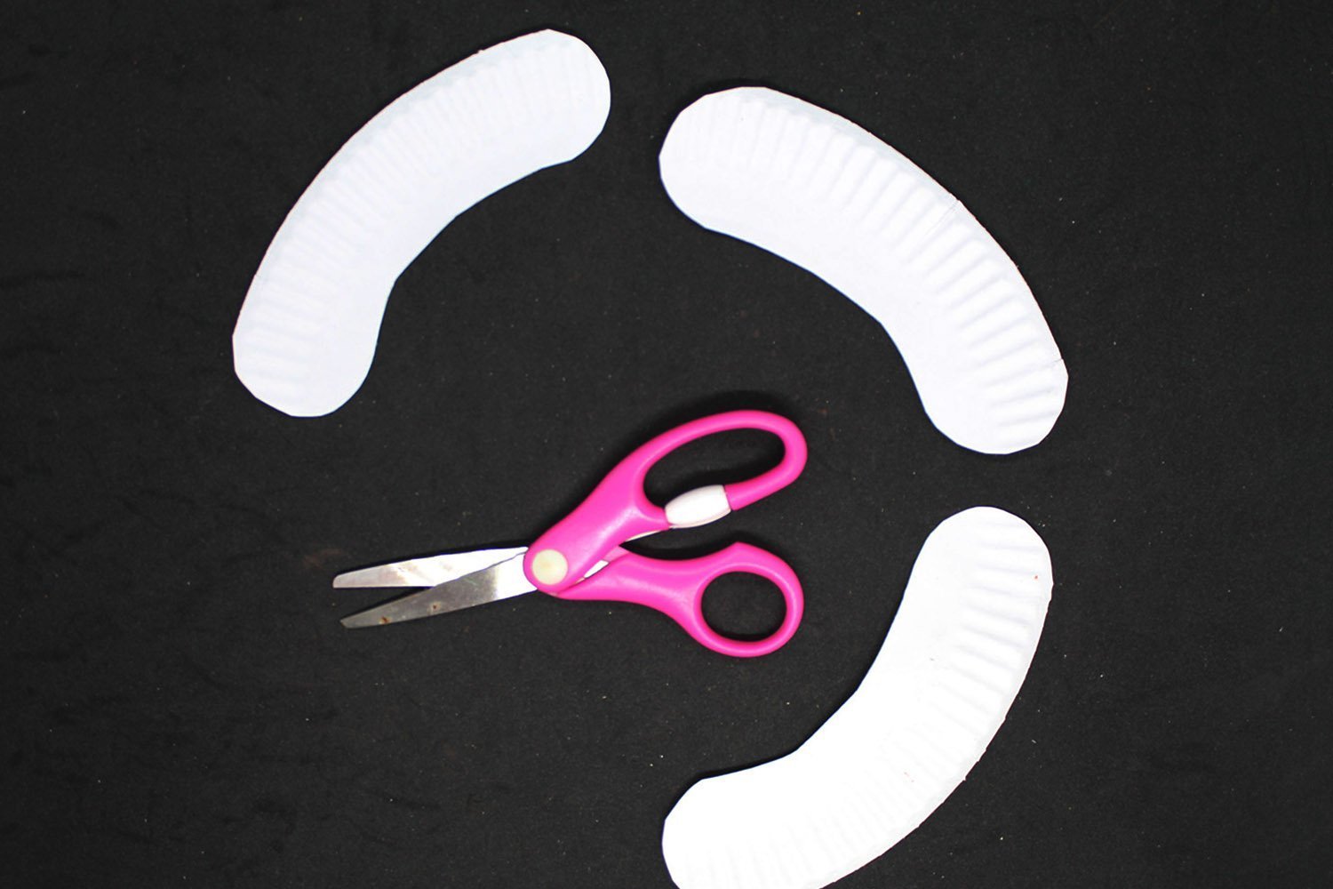 How to Make a Paper Plate Snake - Step 7