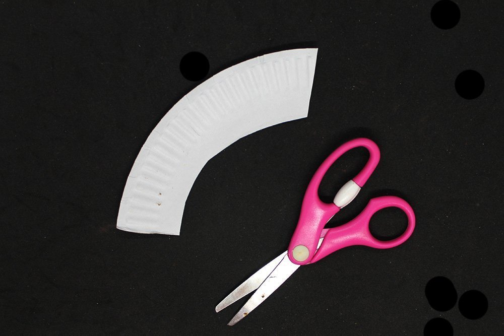 How to Make a Paper Plate Snake - Step 8