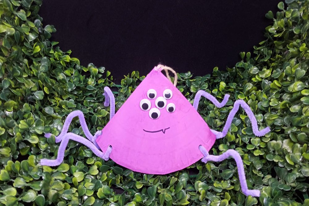 How to Make a Paper Plate Spider - Finish