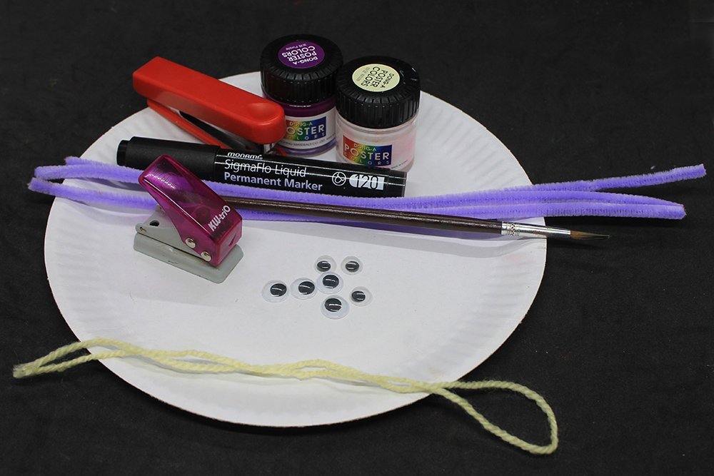 How to Make a Paper Plate Spider - Materials