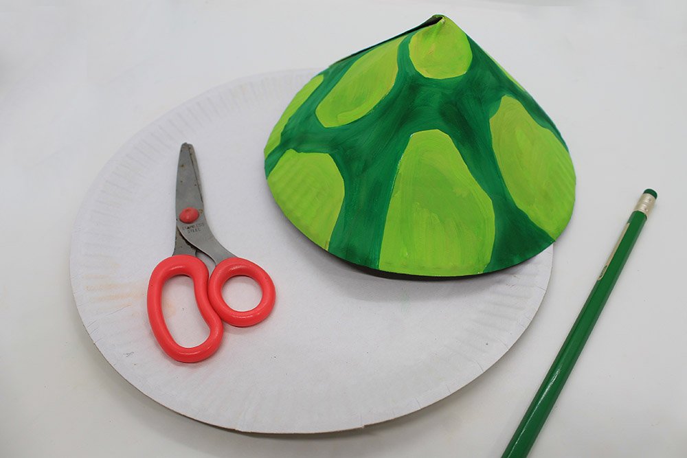 How to Make a Paper Plate Turtle - Step 21