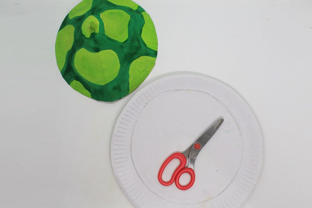 How to Make a Paper Plate Turtle - Step 23