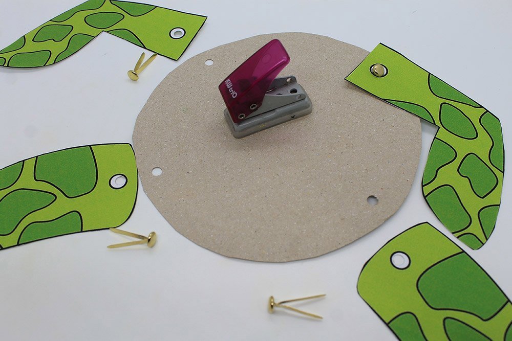 How to Make a Paper Plate Turtle - Step 32