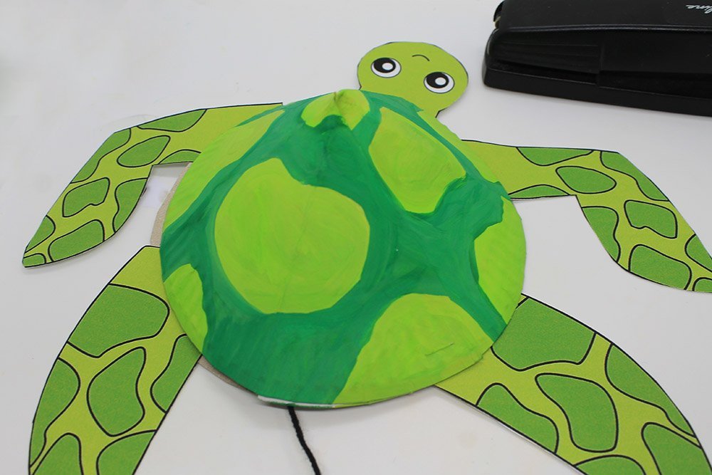 How to Make a Paper Plate Turtle - Step 46