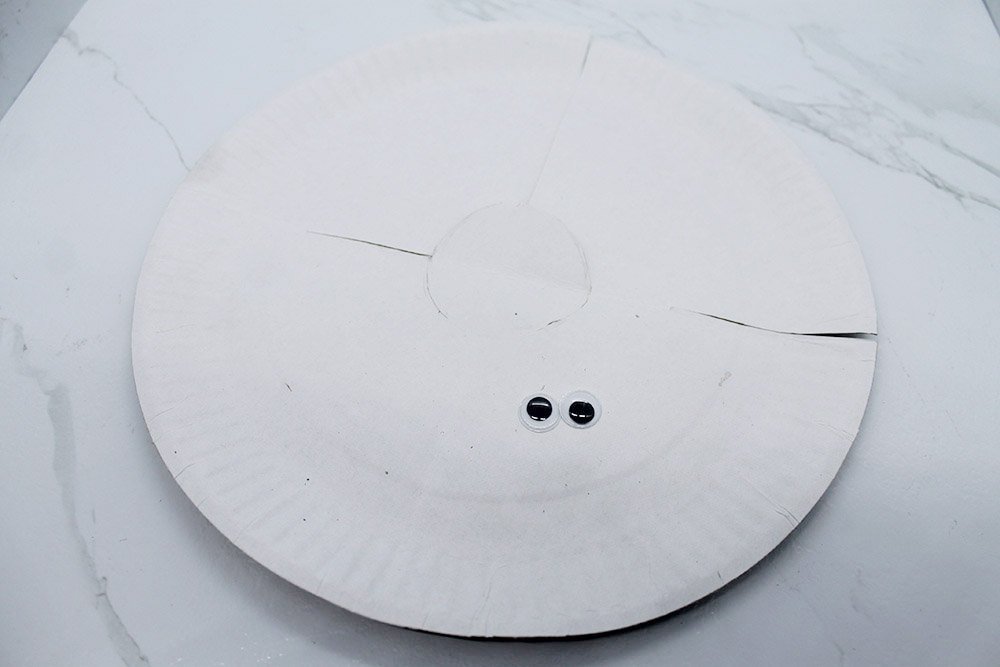 How to Make a Paper Plate Angel - Step 7