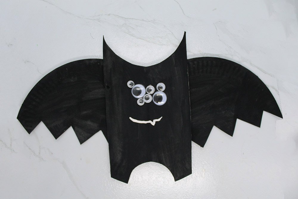 How to Make a Paper Plate Bat - Finish