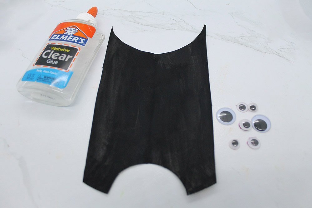 How to Make a Paper Plate Bat - Step 11