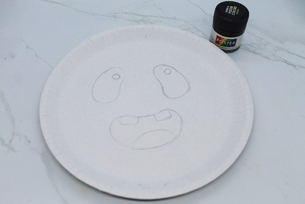 How to Make a Paper Plate Ghost - Step 3