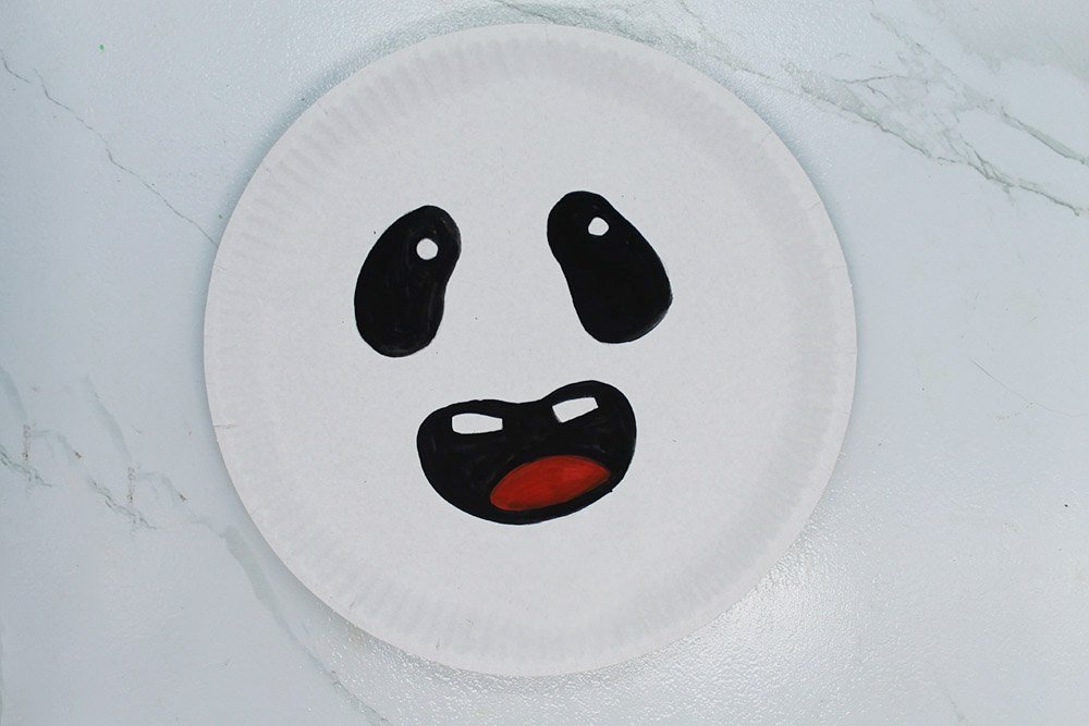 How to Make a Paper Plate Ghost - Step 5