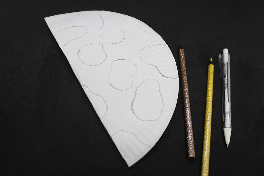How to Make a Paper Plate Giraffe - Step 10