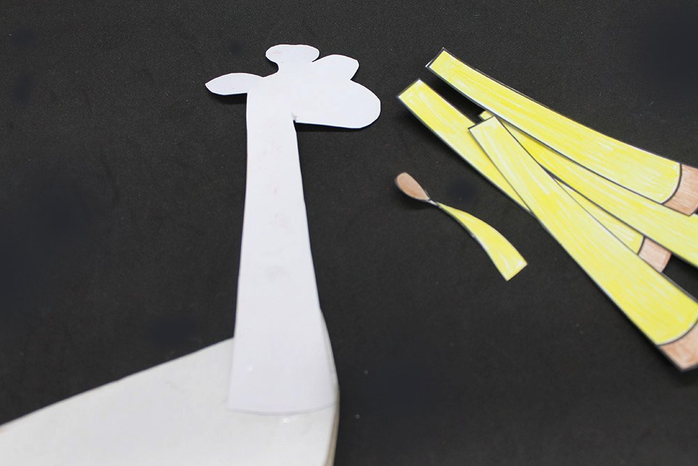 How to Make a Paper Plate Giraffe - Step 19