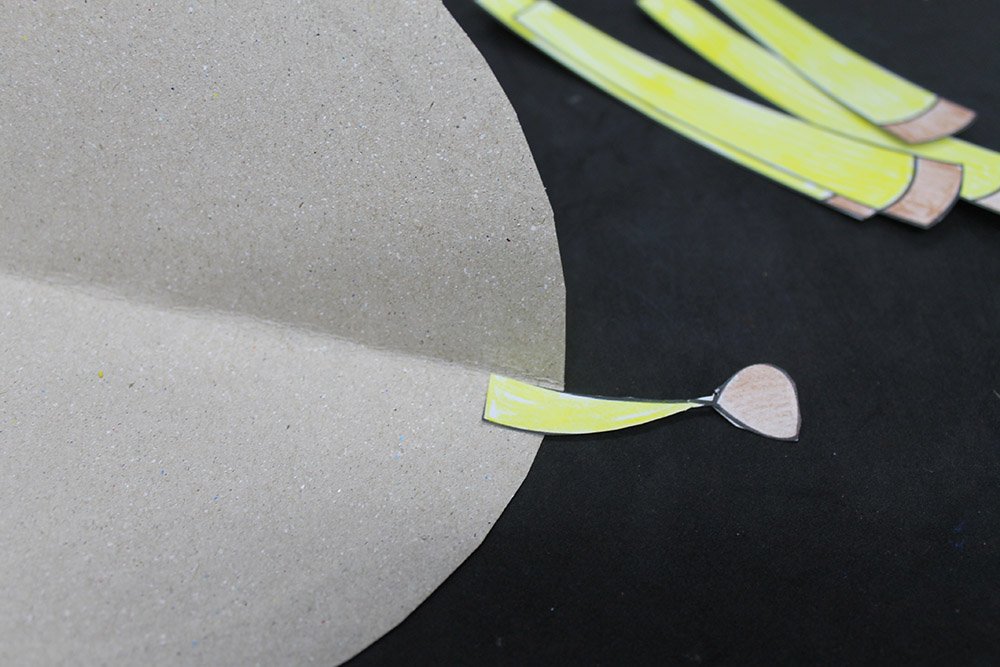 How to Make a Paper Plate Giraffe - Step 23