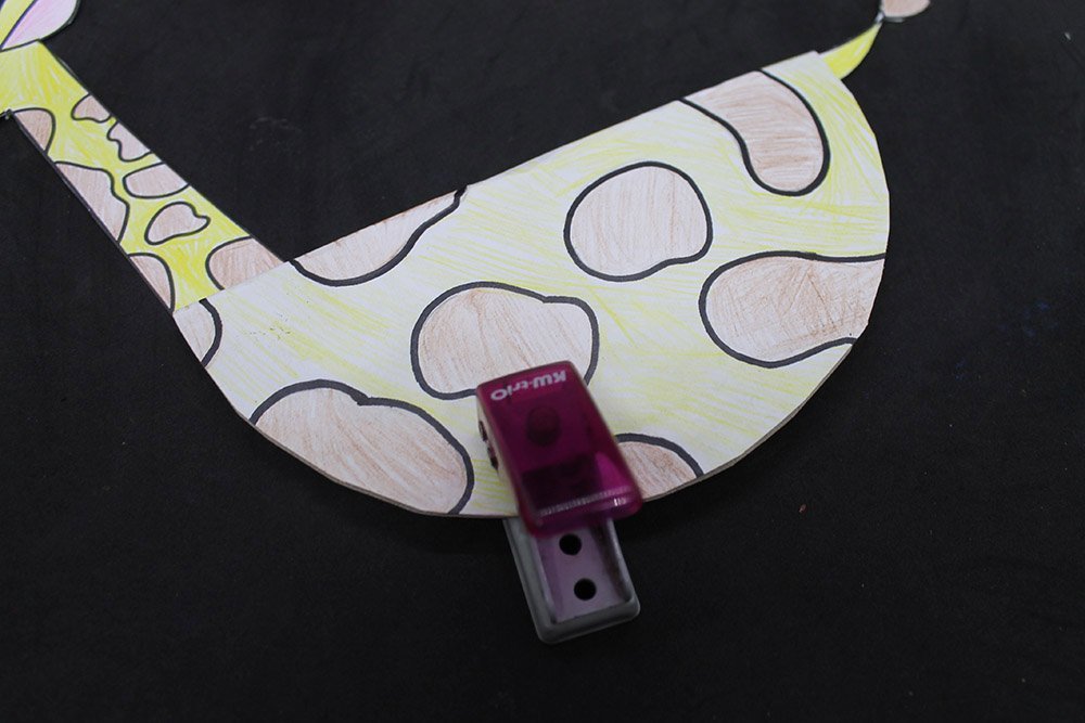 How to Make a Paper Plate Giraffe - Step 25