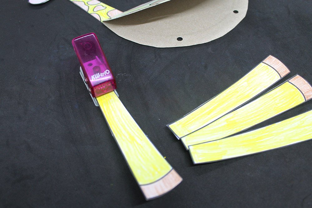 How to Make a Paper Plate Giraffe - Step 27