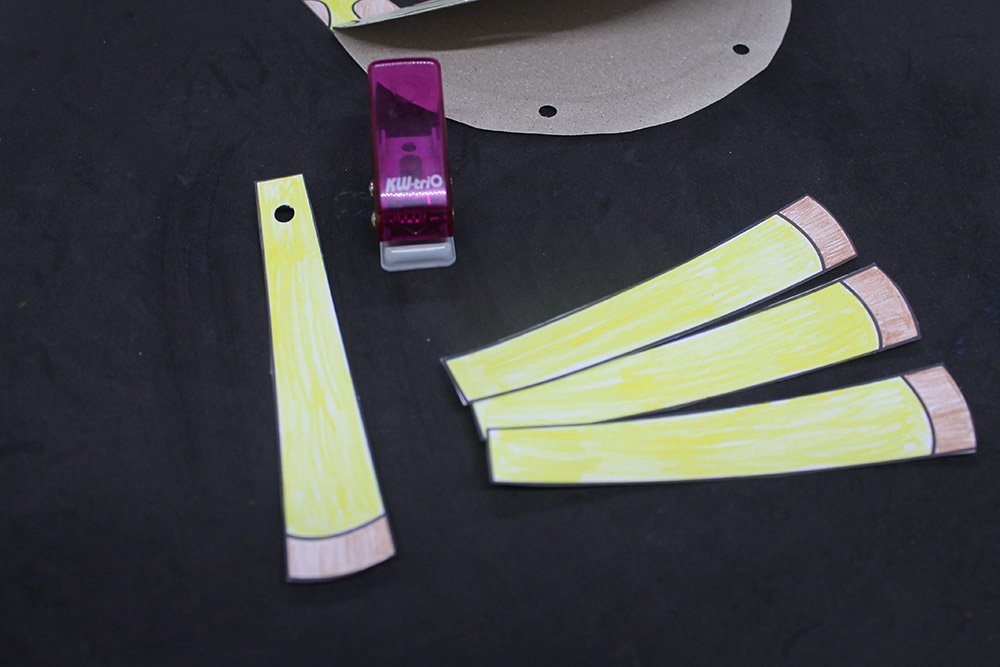 How to Make a Paper Plate Giraffe - Step 28