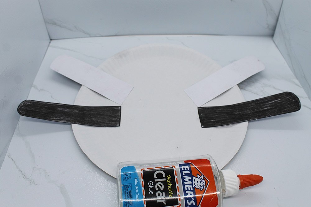 How to Make a Paper Plate Sheep - Step 8