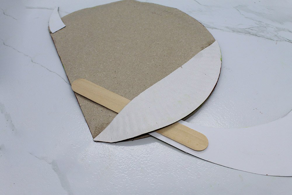 How to Make a Paper Plate Snail - Step 27