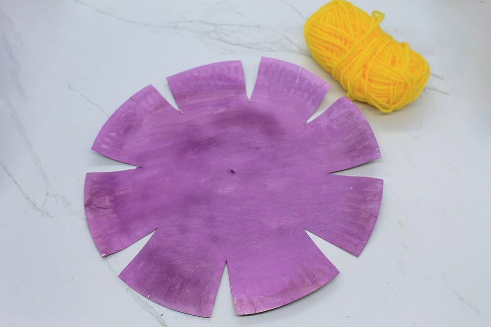 How to Make a Paper Plate Weave - Step 4