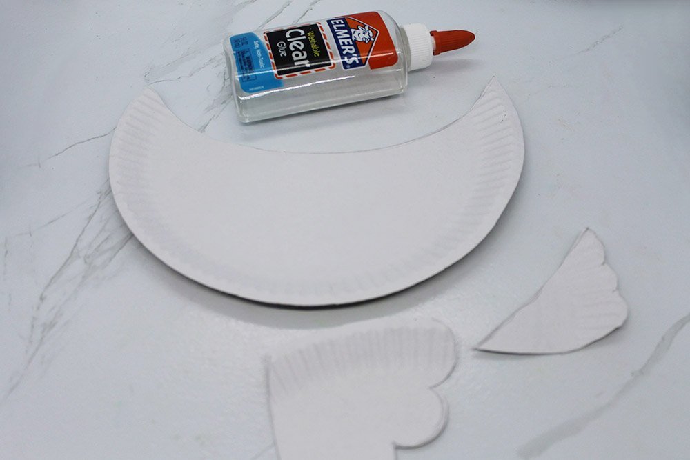 How To Make a Paper Plate Chicken - Step 7