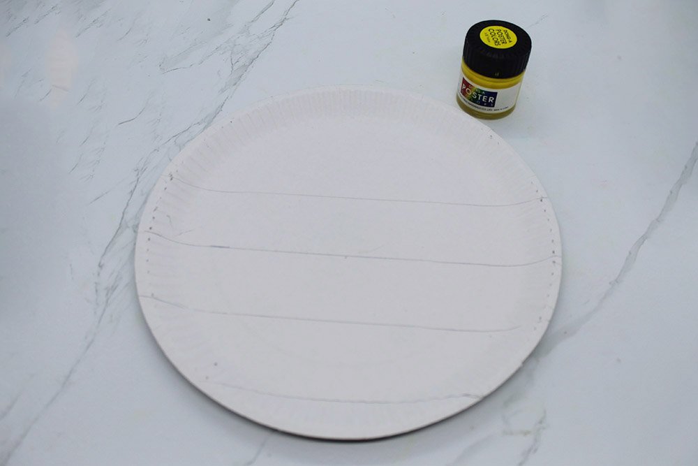 How to Make a Paper Plate Bee - Step 07