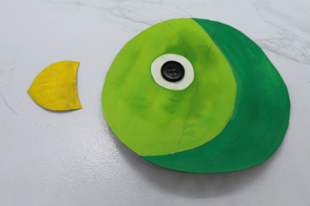 How to Make a Paper Plate Bird - Step 018