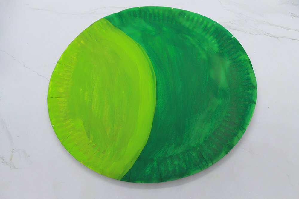 How to Make a Paper Plate Bird - Step 04