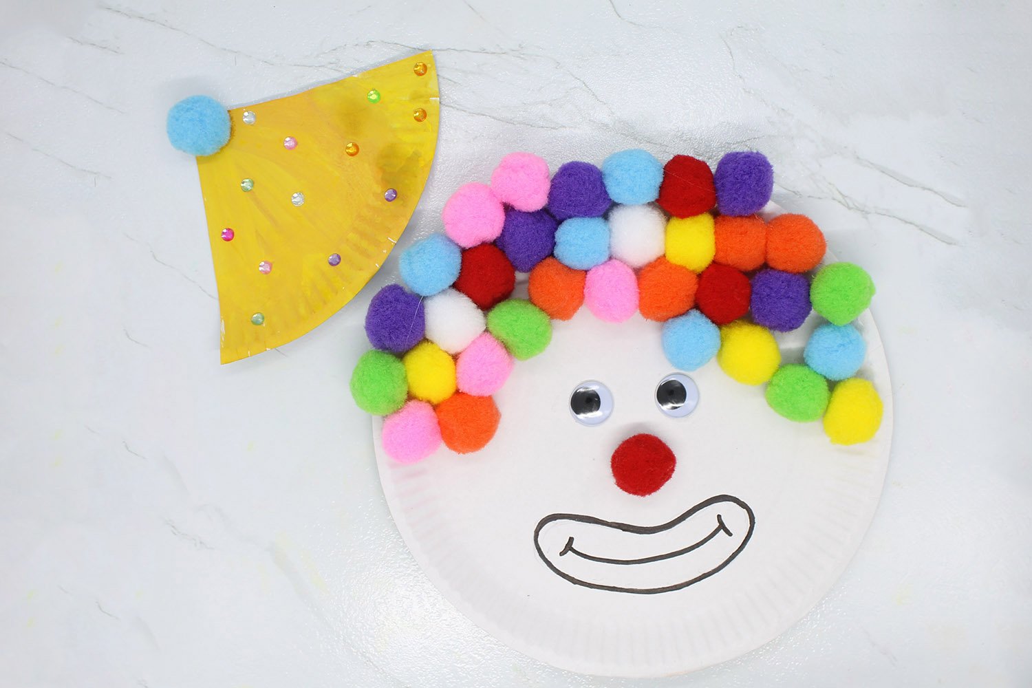 How To Make a Paper Plate Clown - Step 012