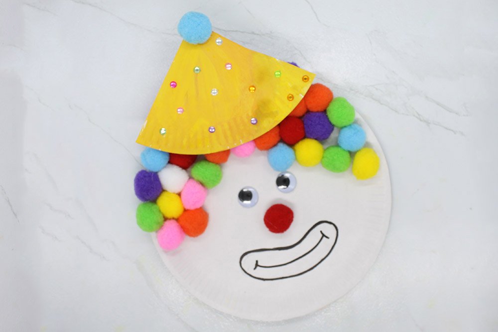 How To Make a Paper Plate Clown - Step 013