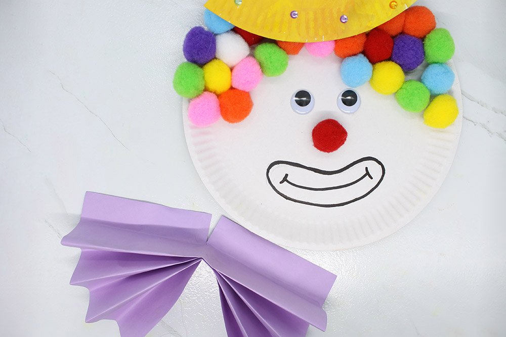 How To Make a Paper Plate Clown - Step 019