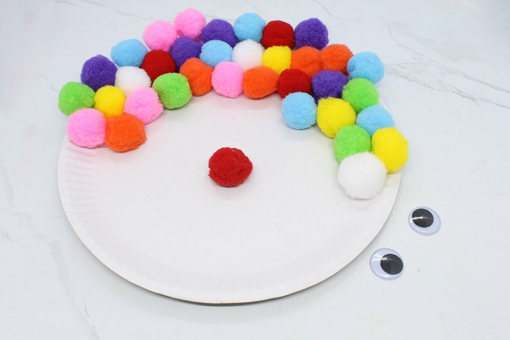 How To Make a Paper Plate Clown - Step 03