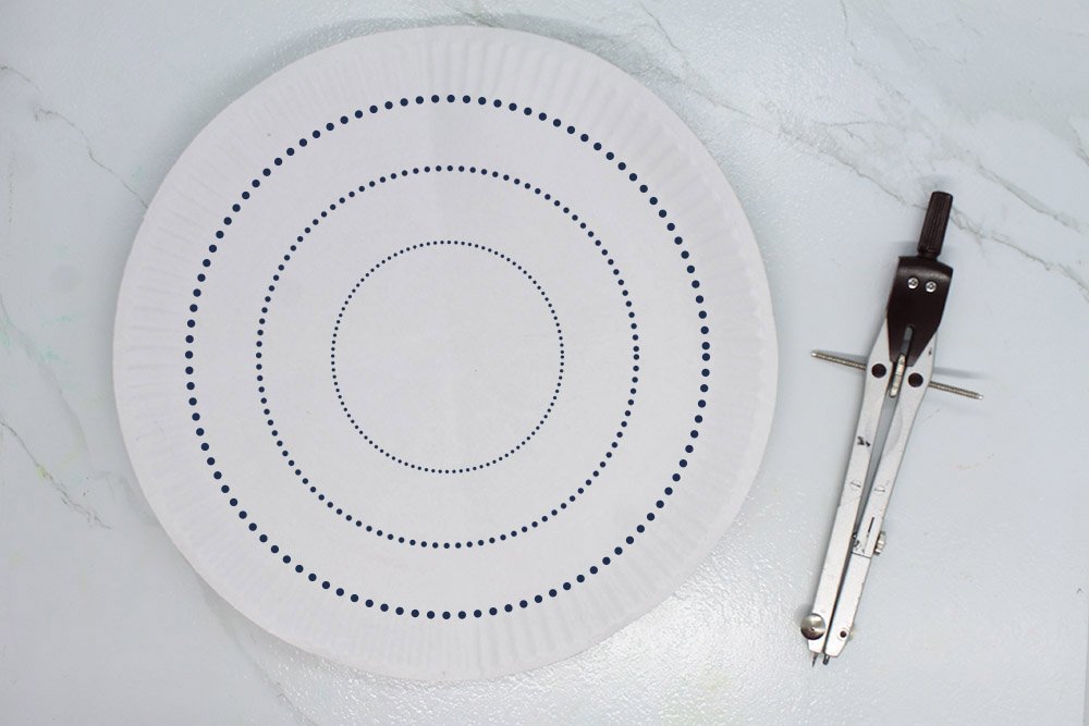 How to Make a Paper Plate Earth - Step 01