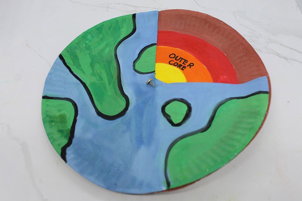 How to Make a Paper Plate Earth - Step 023