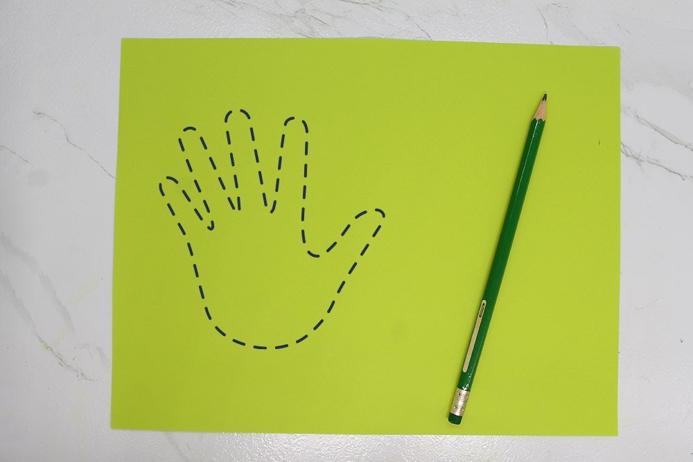How to Make a Paper Plate Parrot - Step 014