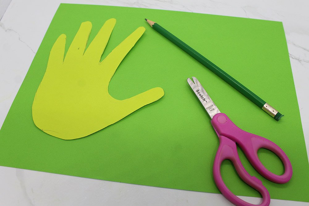 How to Make a Paper Plate Parrot - Step 017