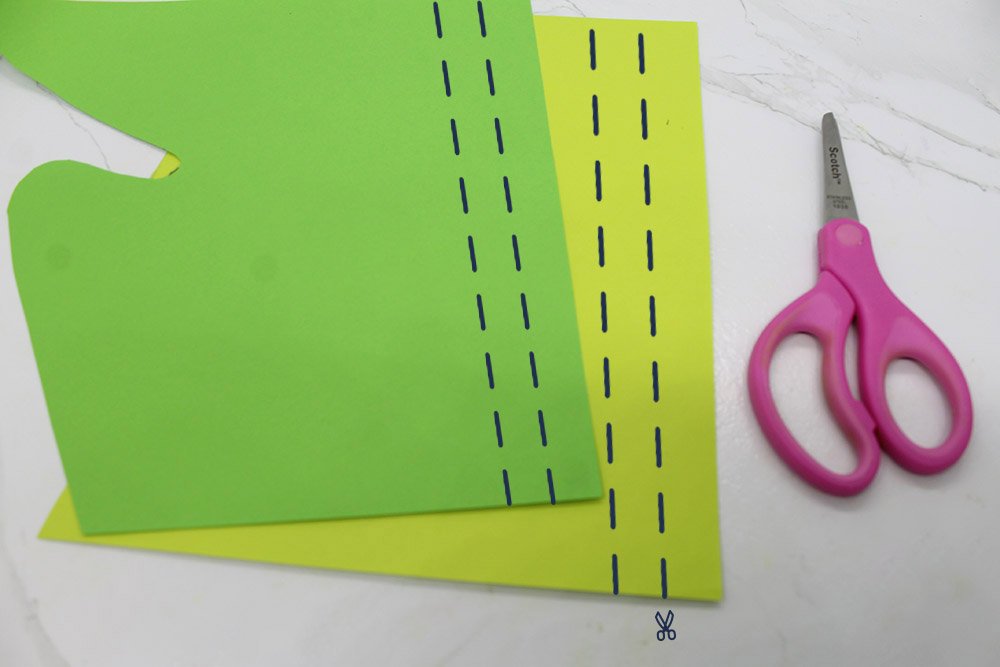 How to Make a Paper Plate Parrot - Step 024