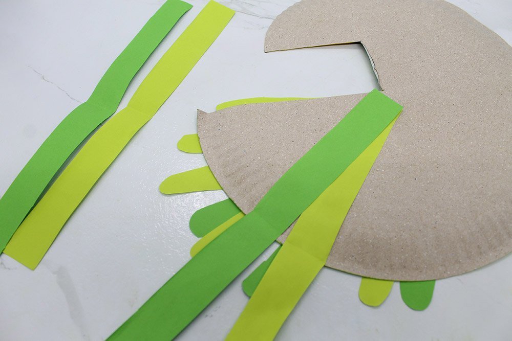 How to Make a Paper Plate Parrot - Step 027