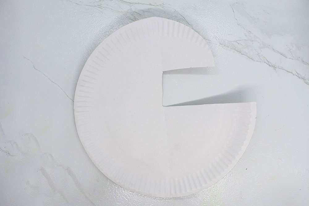 How to Make a Paper Plate Parrot - Step 04