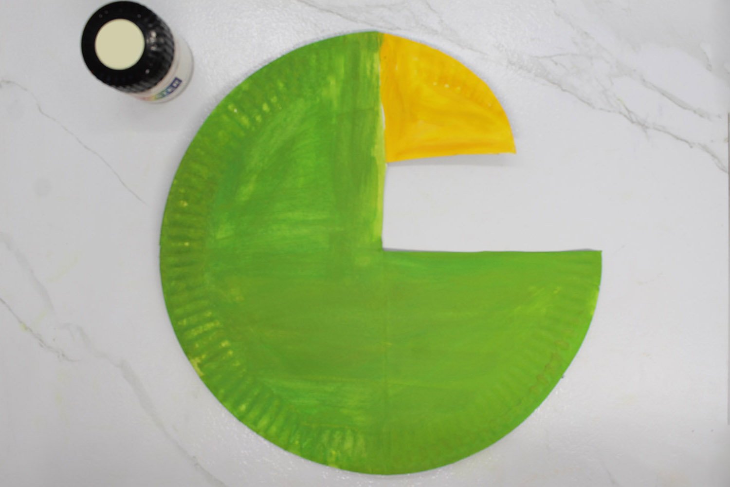 How to Make a Paper Plate Parrot - Step 08 (1)