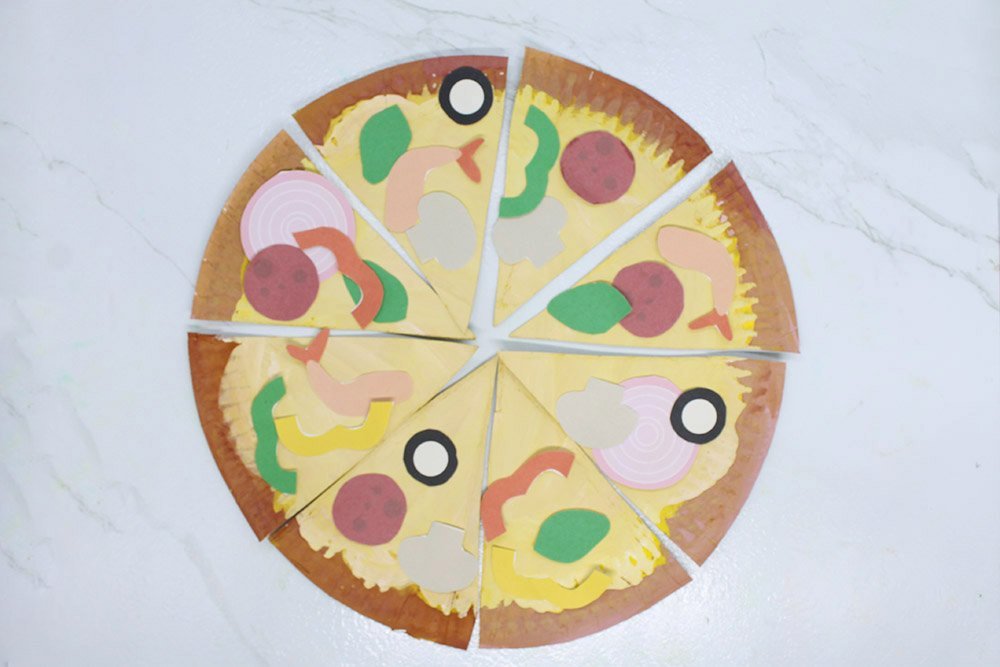 How to Make a Paper Plate Pizza - Finish