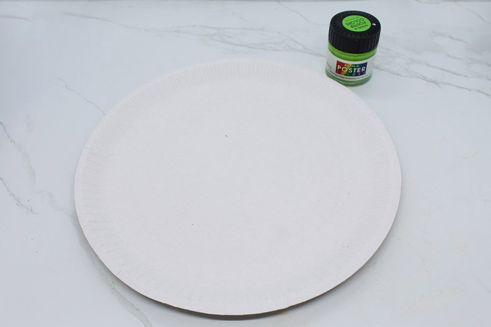 How to Make a Paper Plate Witch - Step 01
