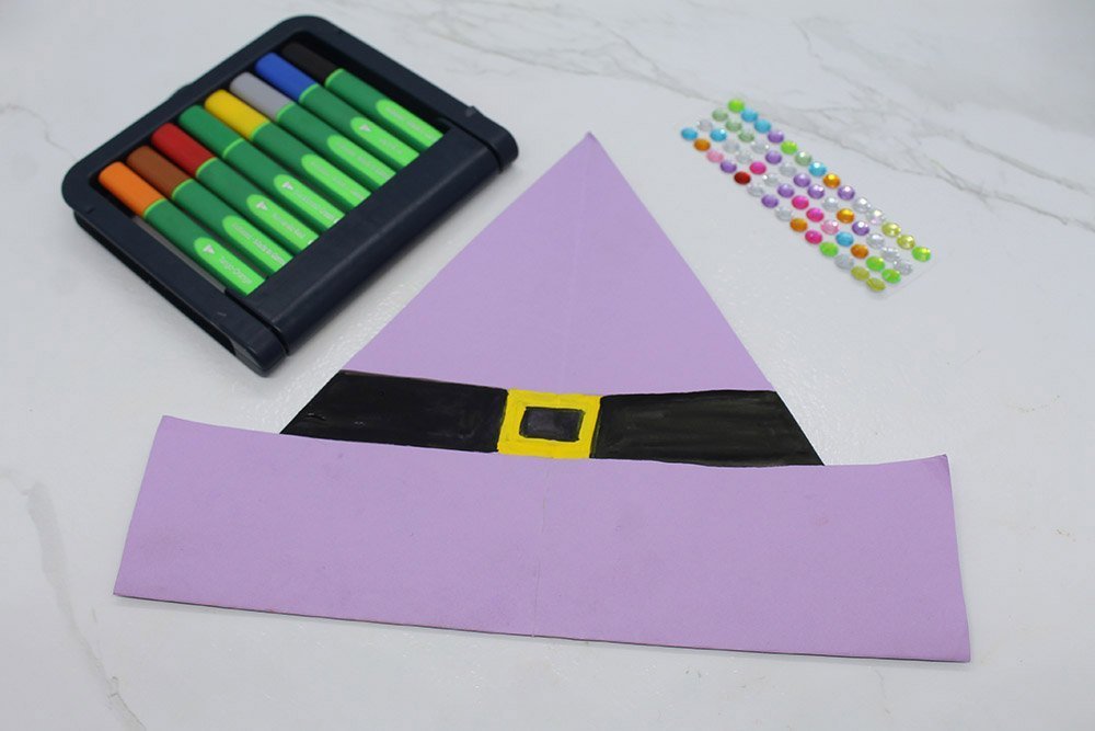 How to Make a Paper Plate Witch - Step 015
