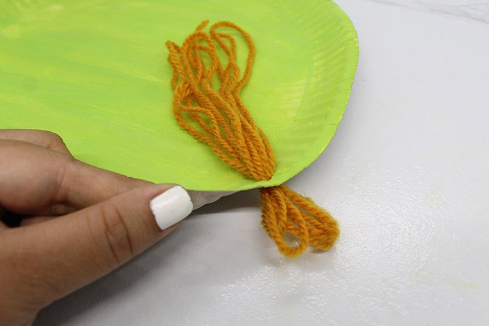 How to Make a Paper Plate Witch - Step 021