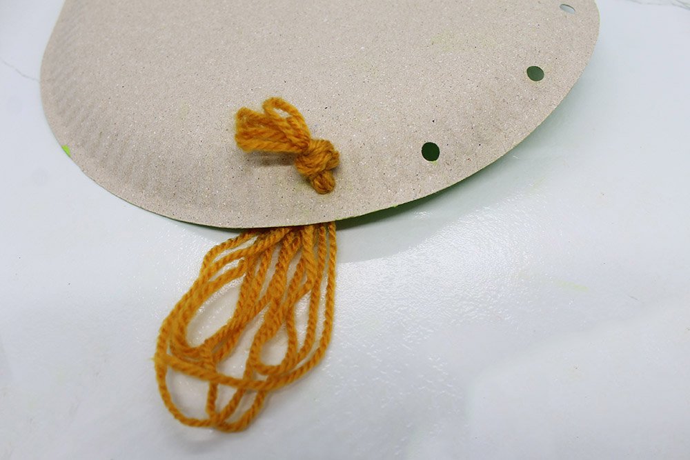 How to Make a Paper Plate Witch - Step 022