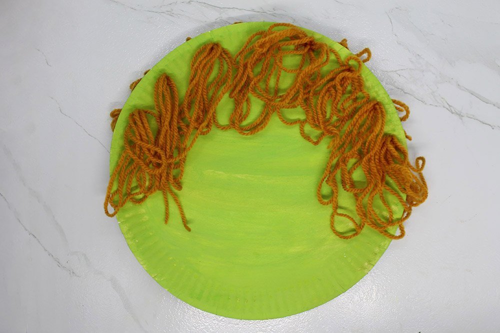 How to Make a Paper Plate Witch - Step 025