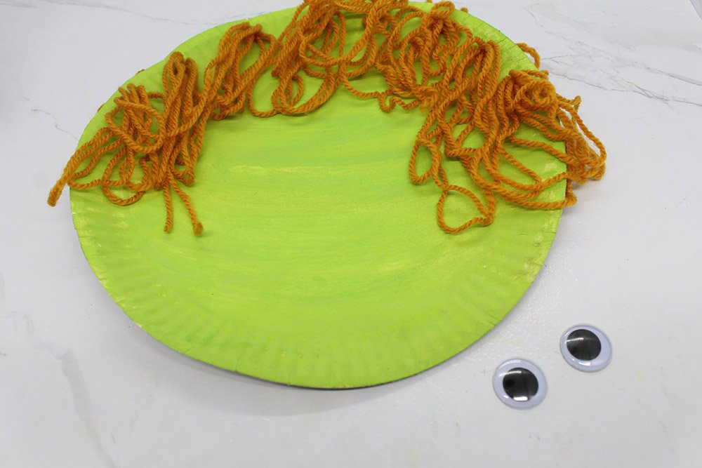 How to Make a Paper Plate Witch - Step 026