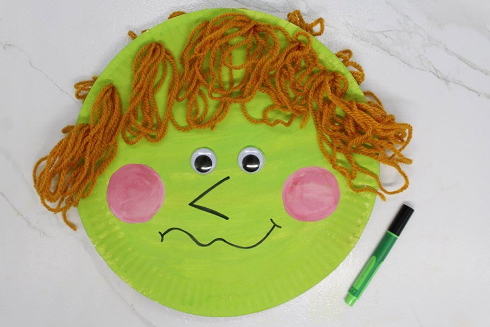How to Make a Paper Plate Witch - Step 031