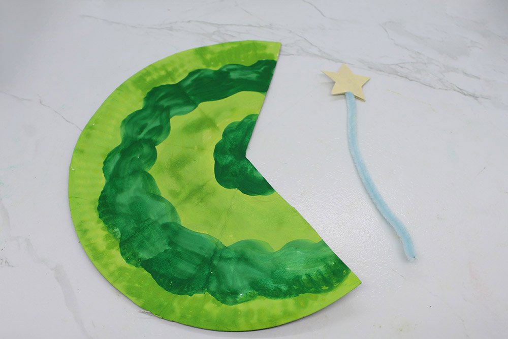 How to Make a Paper Plate Christmas Tree - Step 011